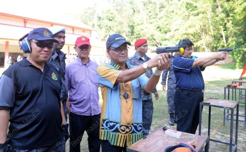 NS06_16052015_LATIHAN_MENEMBAK
