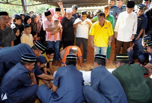 NS06_16062017_JENAZAH_KEBUMI