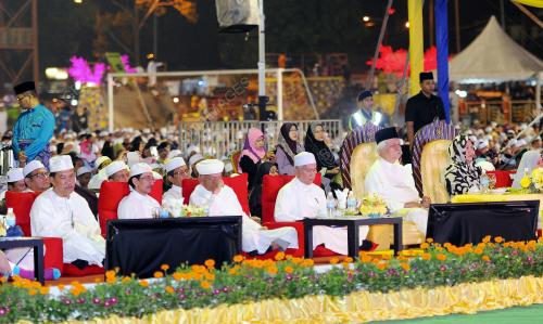 NS06_16122016_NEGERI_BERSELAWAT