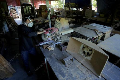 KARYA POTRET HASIL DARI TEKNIK SENI BAKAR SEMBURAN