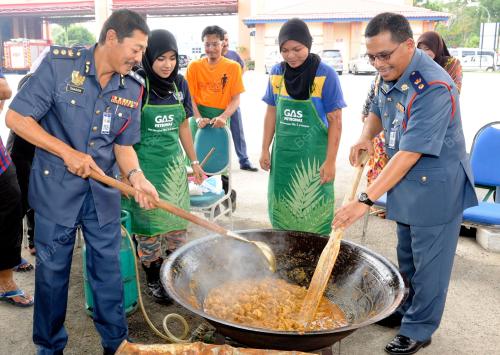 NS06_17082012_BOMBA_LEMANG