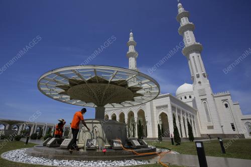 PEMBERSIHAN DI MASJID SRI SENDAYAN