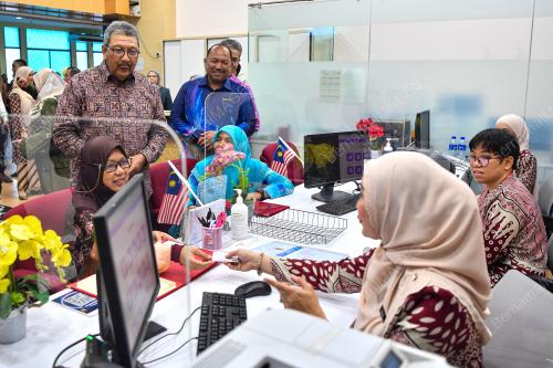 DATUK SERI WAN AHMAD DAHLAN ABDUL AZIZ