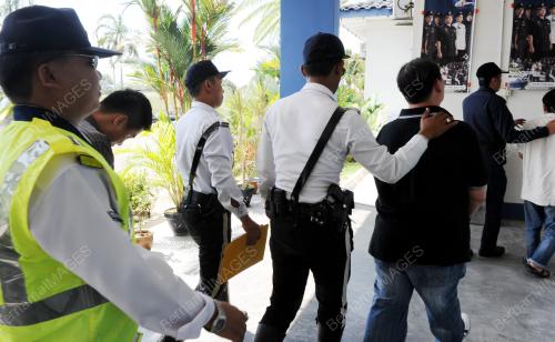 POLIS TAHAN PEMANDU