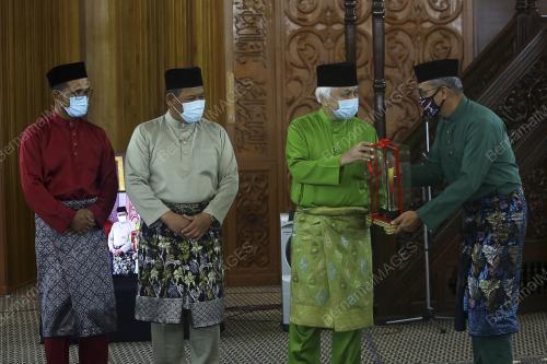 TUANKU MUHRIZ TUANKU MUNAWIR