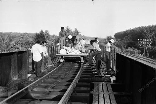 KEROSAKAN LANDASAN KERETAPI