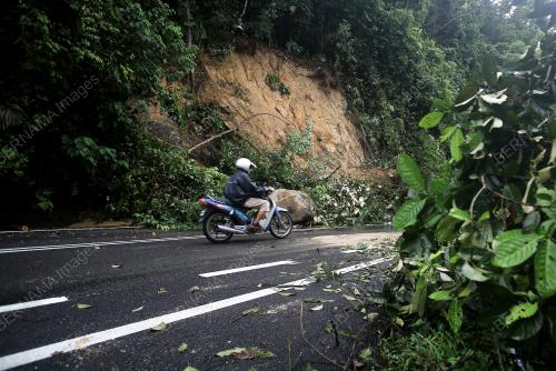 TANAH RUNTUH