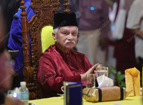 TUANKU MUHRIZ TUANKU MUNAWIR 