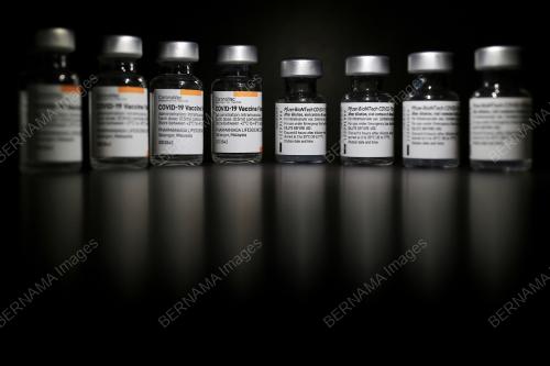 VAKSIN COVID-19 PFIZER BIONTECH & SINOVAC