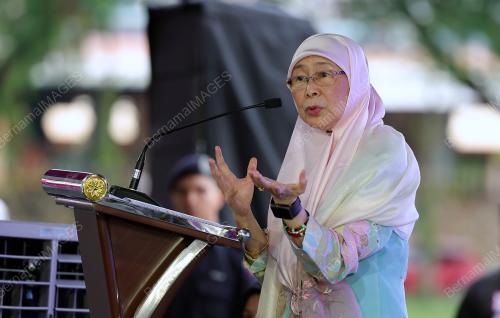 DATUK SERI DR WAN AZIZAH WAN ISMAIL