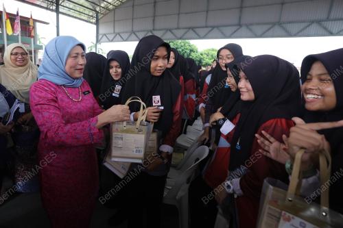 DATUK SERI NANCY SHUKRI