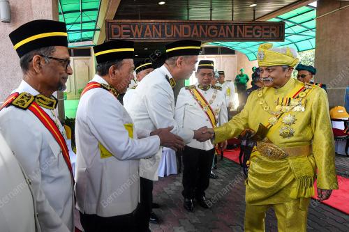 TUANKU MUHRIZ TUANKU MUNAWIR