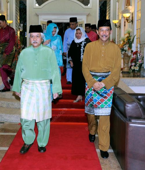 NS06_24072012_TUANKU_BERBUKA