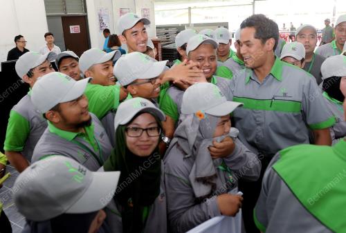 NS06_24112014_KHAIRY_TUBE