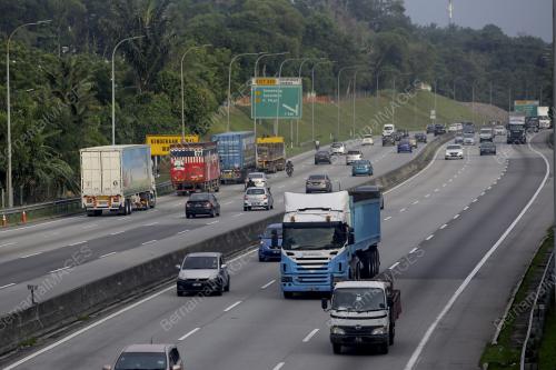 TINJAUAN ALIRAN TRAFIK LEBUHRAYA UTARA-SELATAN