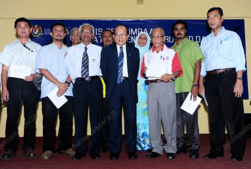 NS06_26062012_RAIS_NGO