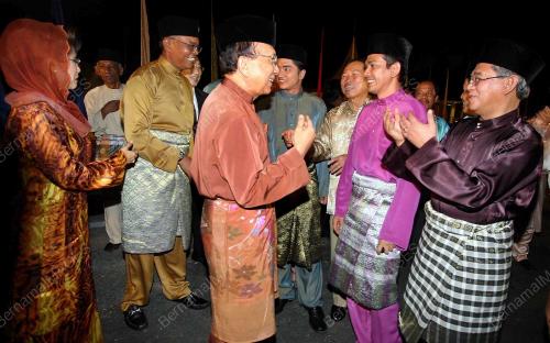 DR RAIS YATIM