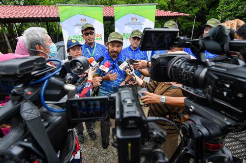 DATUK SERI DR MOHD UZIR MAHIDIN
