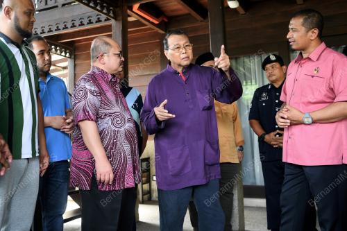 DATUK SERI SHAMSUL ISKANDAR MD AKIN