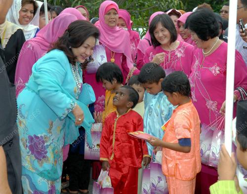 DATIN SERI ROSMAH MANSOR
