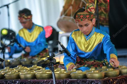 FESTIVAL MERAKYATKAN SENI BUDAYA