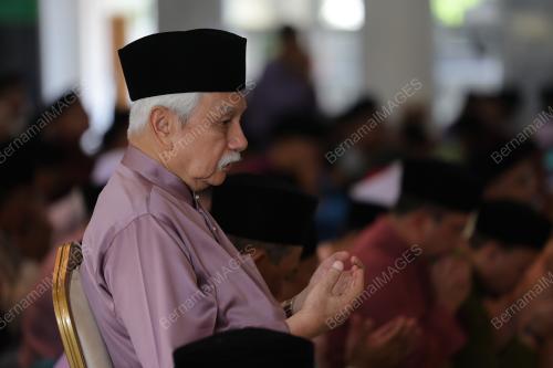 TUANKU MUHRIZ TUANKU MUNAWIR 