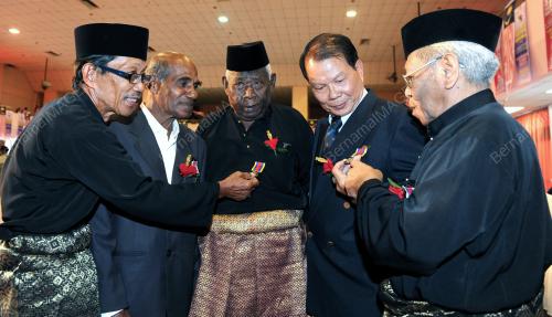 HARI PAHLAWAN