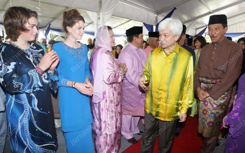RUMAH TERBUKA