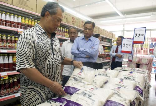 NS07_04022014_MUHYIDDIN_LAWAT