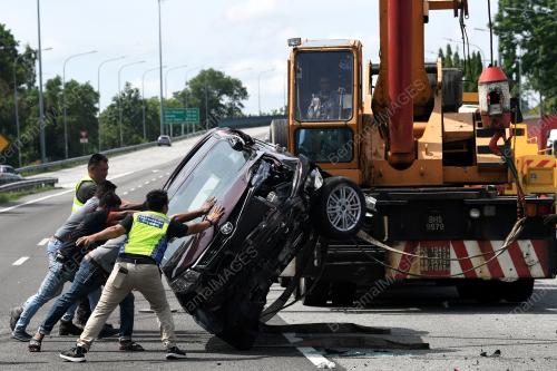 KEMALANGAN TRELER DI LEBUHRAYA PLUS