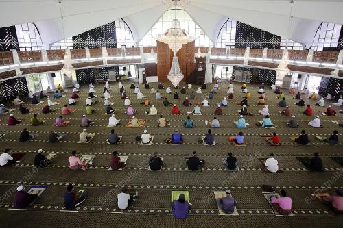 SOLAT JUMAAT DI MASJID NEGERI