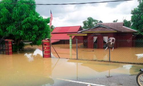 NS07_06022016_BANJIR_KILAT