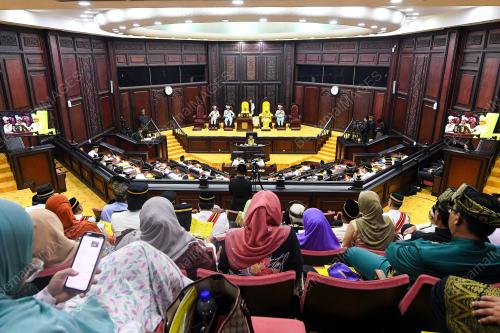 TUANKU MUHRIZ TUANKU MUNAWIR