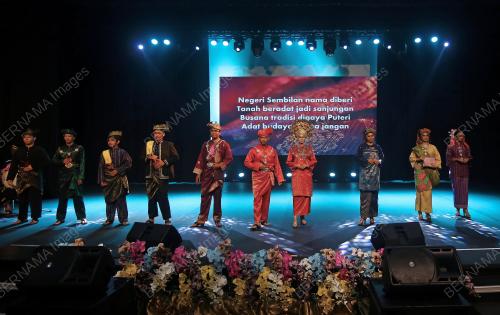 BUSANA TRADISIONAL NEGERI SEMBILAN