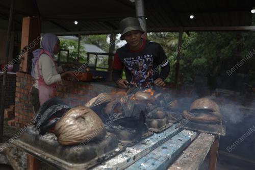 KUIH BAHULU SECARA TRADISIONAL