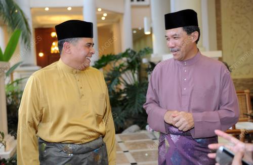 NS07_08072014_MOHAMAD_BERBUKA