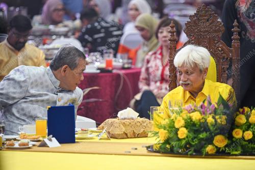 TUANKU MUHRIZ TUANKU MUNAWIR