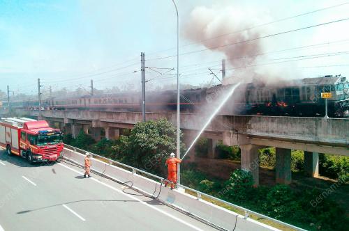 NS07_09022016_KERETAPI_TERBAKAR