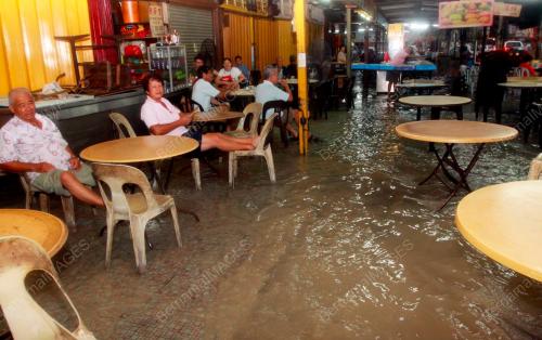 NS07_10112017_BANJIR_KILAT