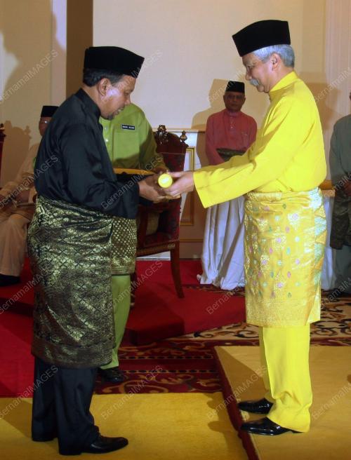 TUANKU MUHRIZ IBNI ALMARHUM TUANKU MUNAWIR