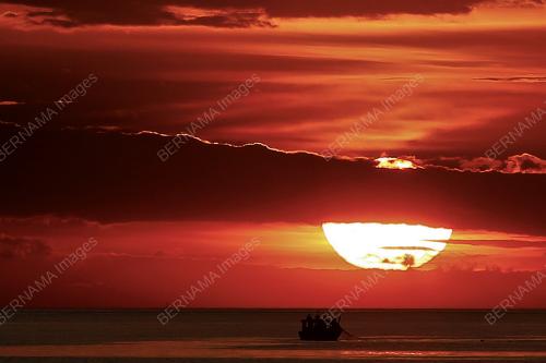 PEMANDANGAN MATAHARI TERBENAM DI PORT DICKSON