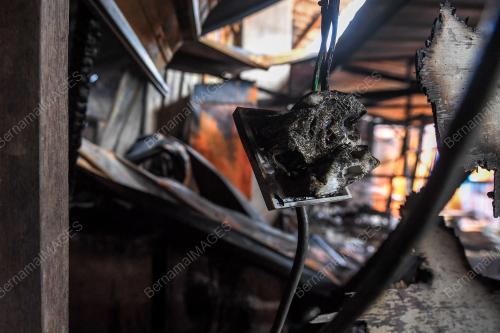 SEMBILAN GERAI MAKANAN DI TELUK KEMANG TERBAKAR