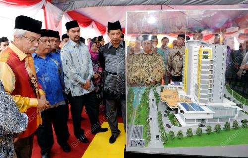 NS07_13022012_TUANKU_MUHRIZ