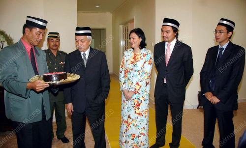 TUANKU MUHRIZ IBNI ALMARHUM TUANKU MUNAWIR