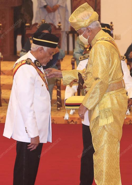 TUANKU MUHRIZ TUANKU MUNAWIR