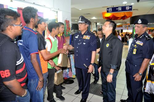 NS07_14112013_AYUB_KARNIVAL