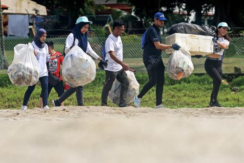 BEACH CLEAN-UP