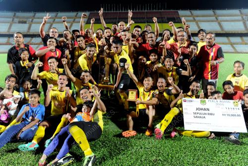 NS07_15102016_PIALA_AGONG