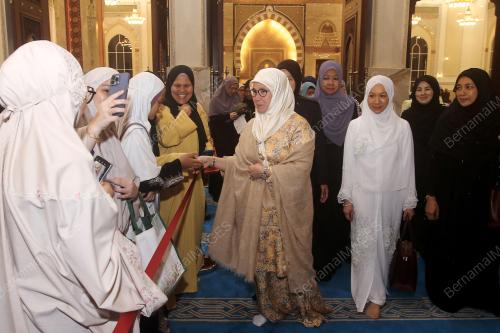 TUNKU HAJAH AZIZAH AMINAH MAIMUNAH ISKANDARIAH