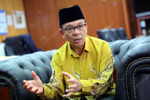 DATUK DR ROSLAN HUSSIN